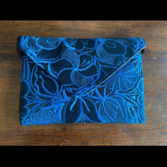 Red Clutch - Picture 4 of 4